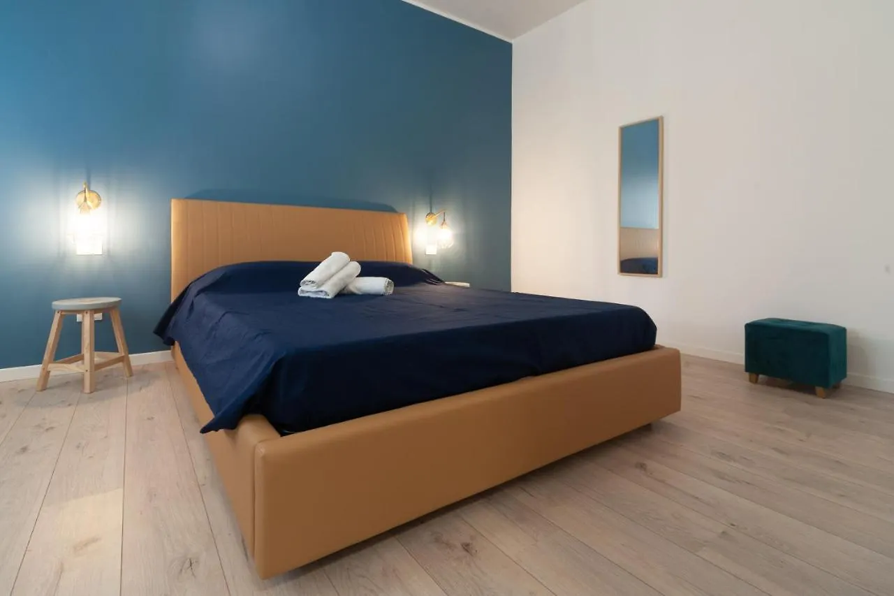 Roma Hub Two Vila