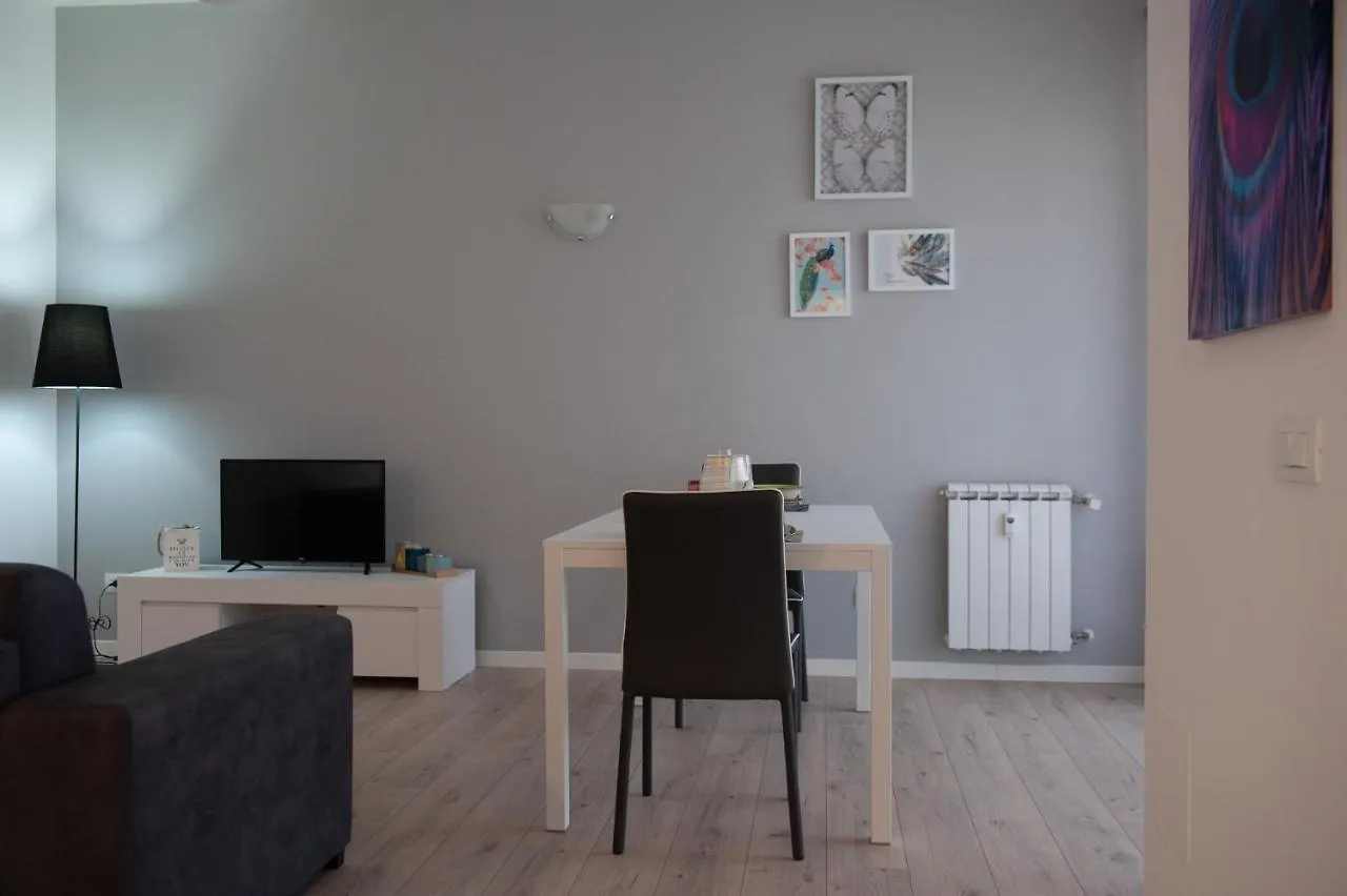 Villa Roma Hub Two 0*,  Italia